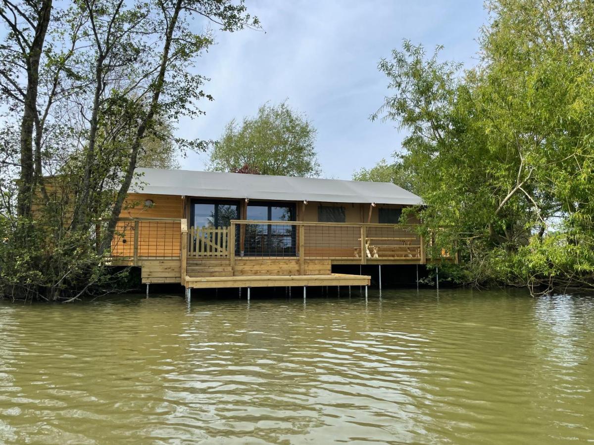 Sumners Ponds Fishery & Campsite Hotel Horsham Exterior photo
