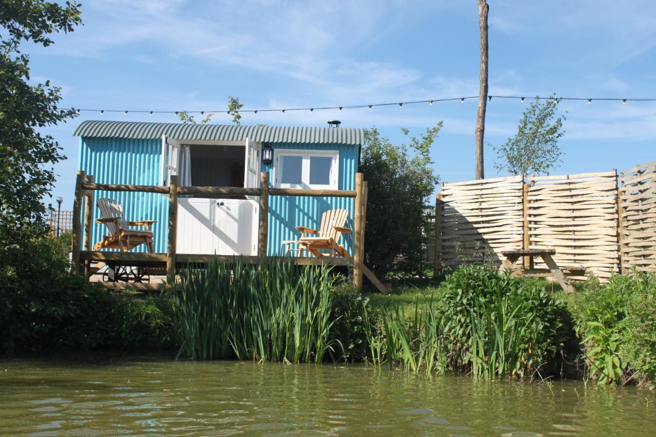 Sumners Ponds Fishery & Campsite Hotel Horsham Exterior photo